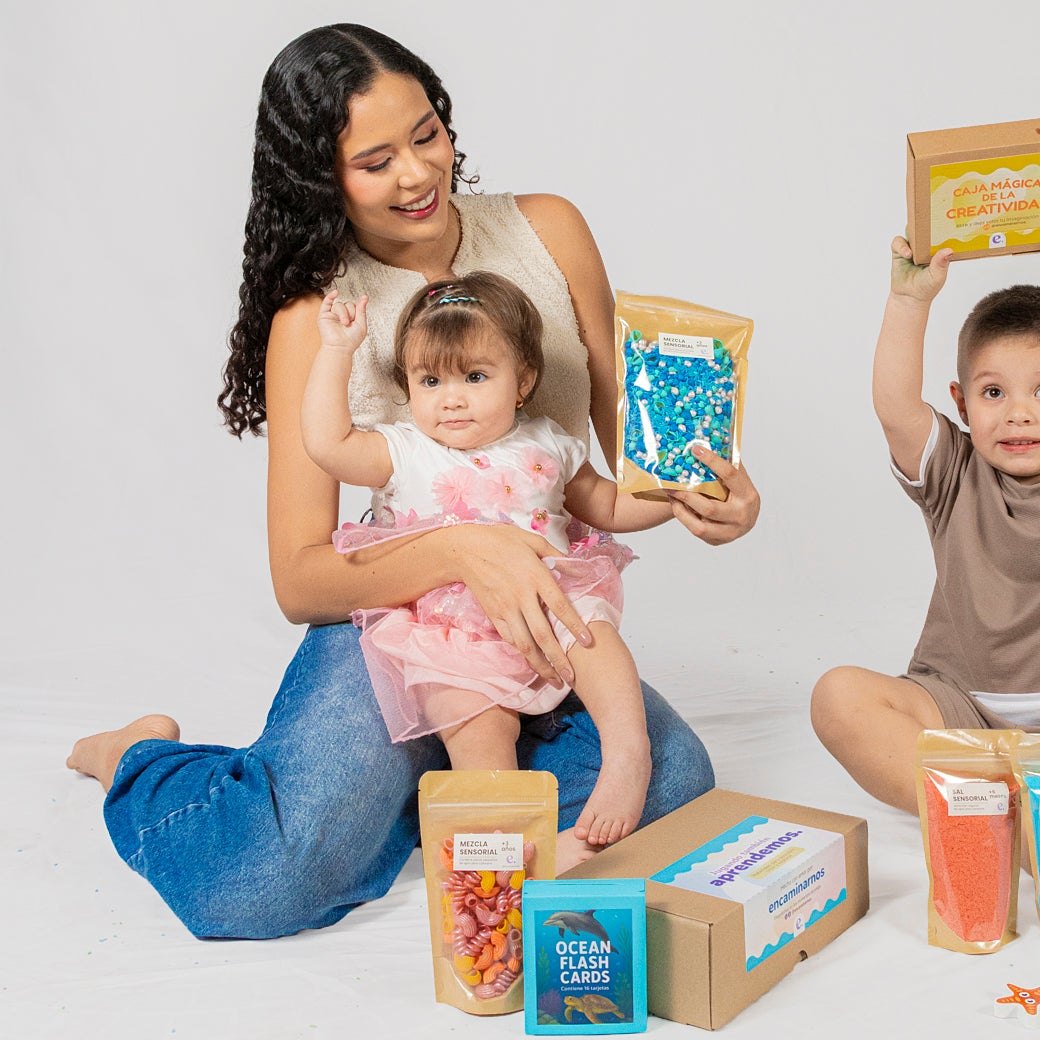 Majo con una bebé y los kits de Encaminarnos